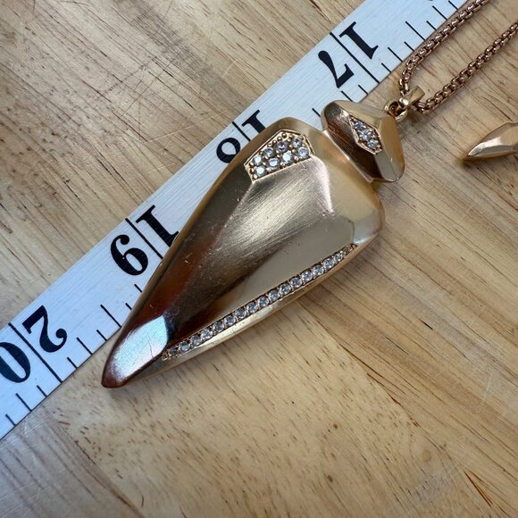 Kendra Scott Staley Arrowhead Pendant Rose Gold Necklace With Crystal Accents - Picture 5 of 13
